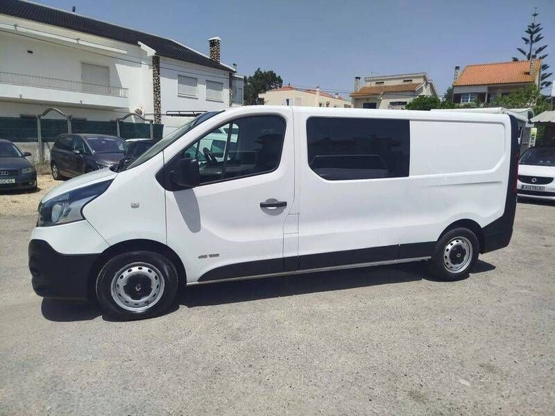 Usado Renault Trafic Intens 120 HP (88 kW) 2015 Branco Monovolume
