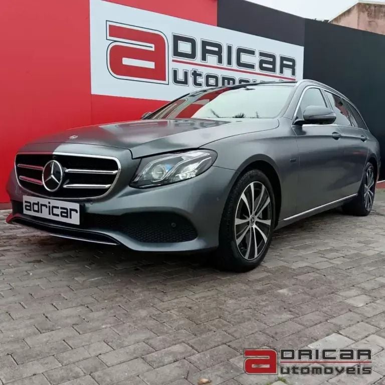 Cinzento Usado 2019 Mercedes E300 Avantgarde Carrinha | € 34.500 (Preço justo) - Imagem 1/4