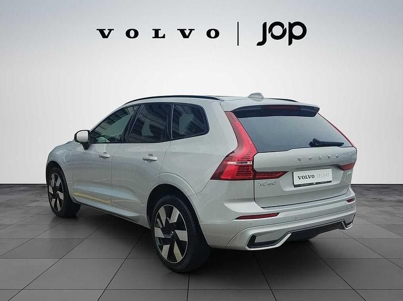 Usado Volvo XC60 Plus 350 HP (257 kW) 2024 Prateado SUV