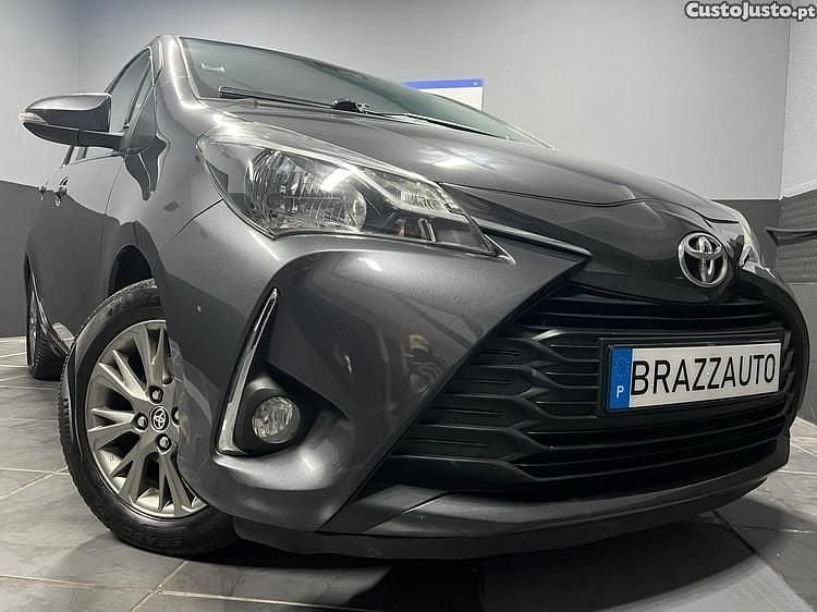 Cinza Usado 2018 Toyota Yaris | € 14.490 - Imagem 1/1