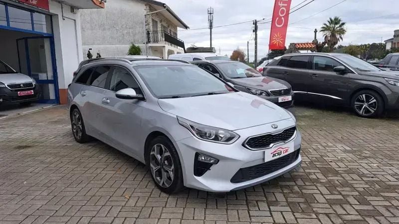 Cinzento Usado 2021 Kia Ceed Citadino | € 19.900 (Preço justo) - Imagem 1/4