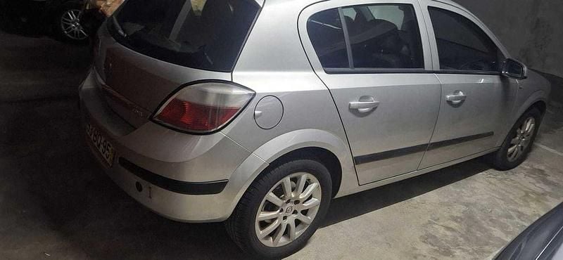 Usado 2006 Opel Astra Sedan | € 2.700 (Caro) - Imagem 1/4
