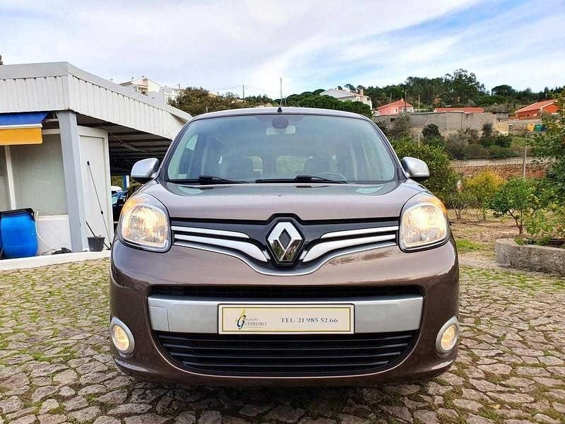 Usado Renault Kangoo Intens 110 HP (80 kW) 2017 Castanho Sedan