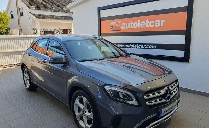 Usado Mercedes GLA200 Urban 136 HP (100 kW) 2018 Cinzento SUV