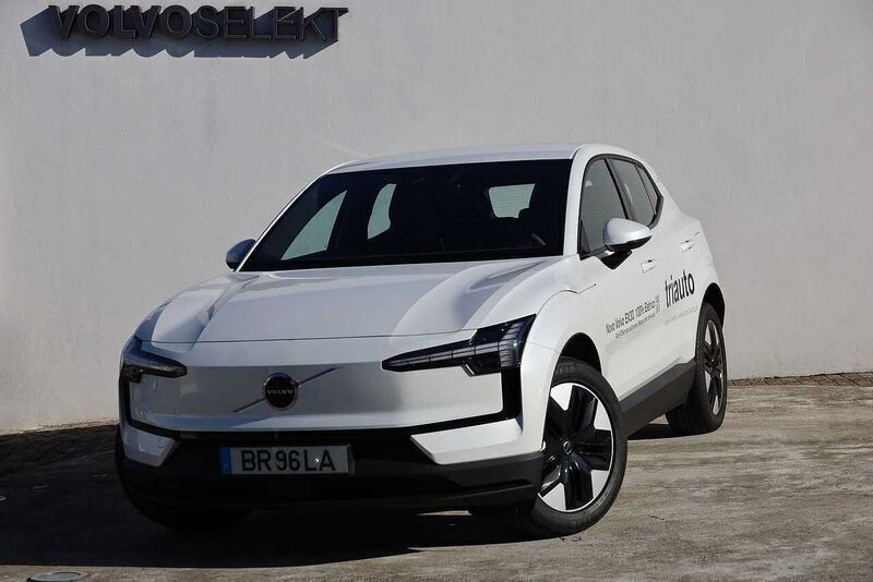 Branco Novo 2025 Volvo EX30 Core SUV | € 41.700 (Preço justo) - Imagem 1/4