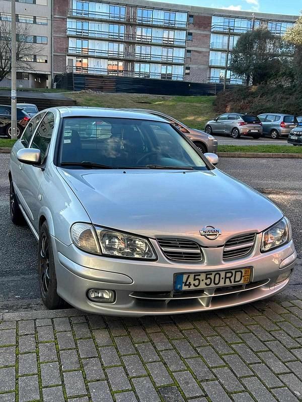 Usado Nissan Almera 110 HP (80 kW) 2001 Cinzento Citadino