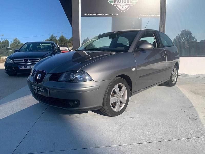 Cinzento Usado 2003 Seat Ibiza | € 3.990 (Preço justo) - Imagem 1/4