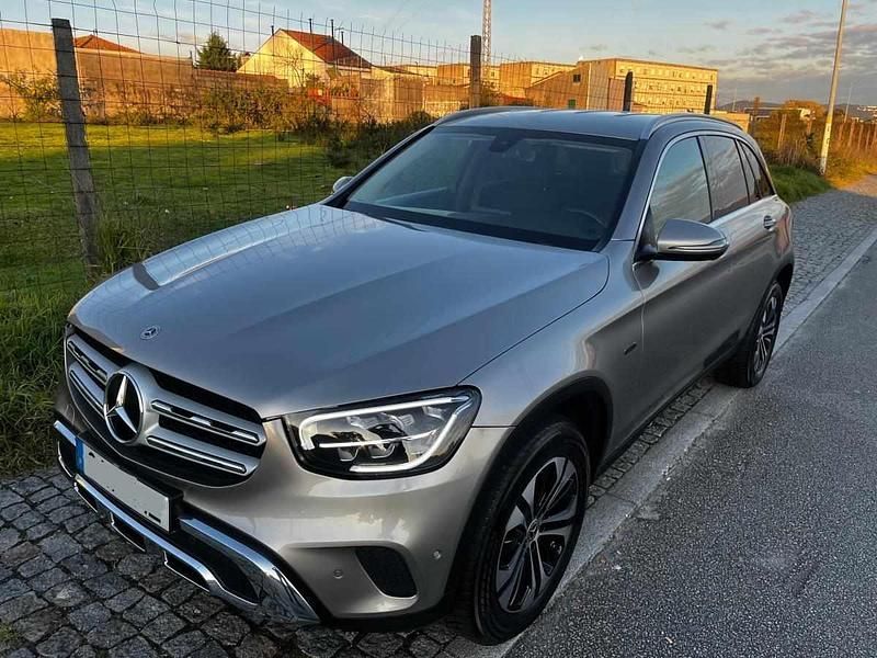 Usado Mercedes GLC300e 258 HP (189 kW) 2021 Cinzento