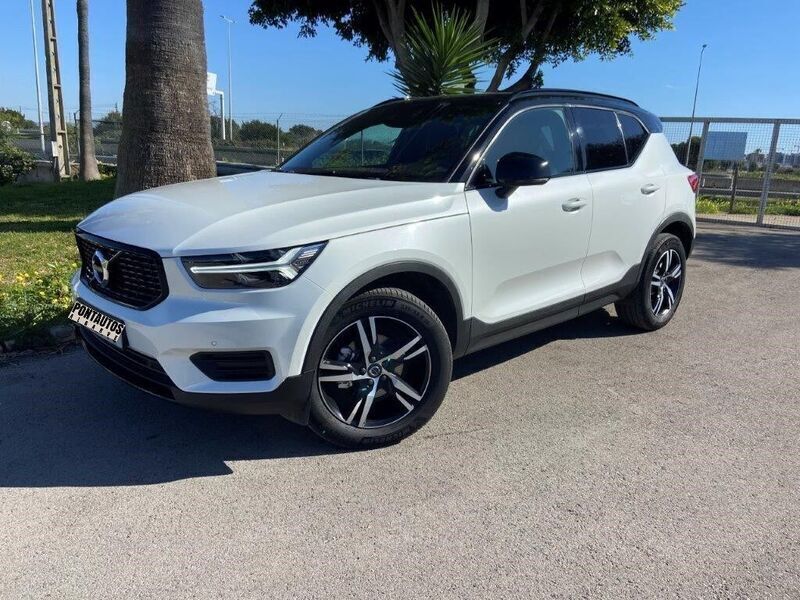 Branco Usado 2020 Volvo XC40 R-Design SUV | € 36.500 - Imagem 1/4
