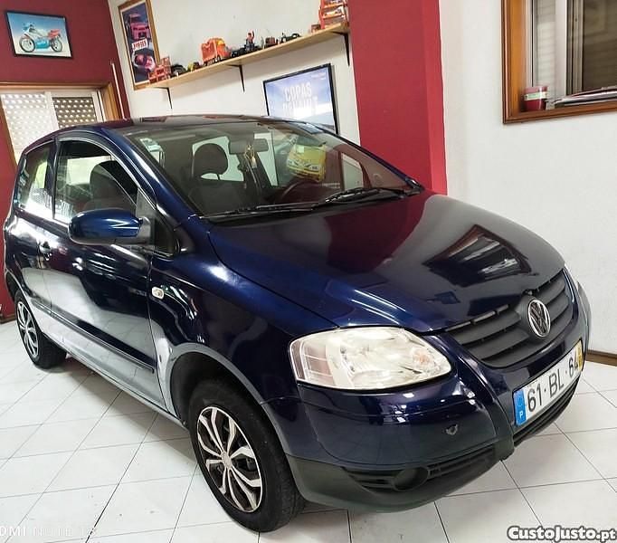 Azul Usado 2006 VW Fox Citadino | € 3.365 - Imagem 1/1