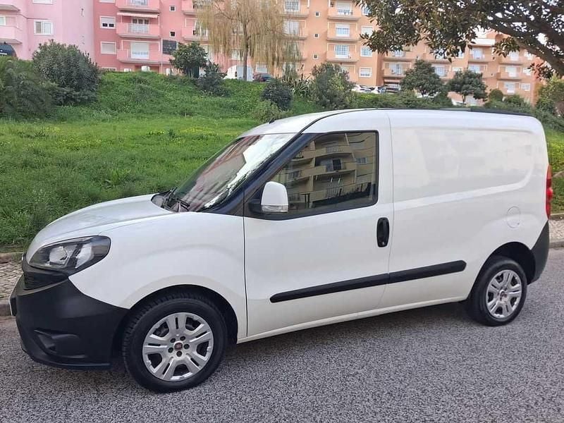 Usado Fiat Doblò 105 HP (77 kW) 2022 Branco Monovolume
