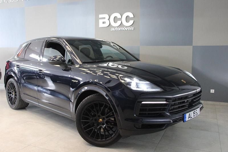 Azul Usado 2018 Porsche Cayenne Platinum Edition SUV | € 63.990 - Imagem 1/4