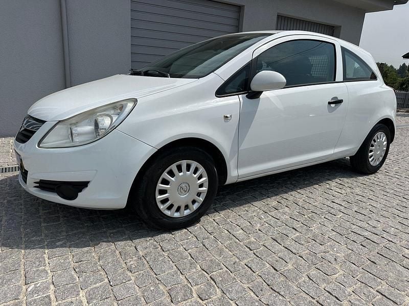 Branco Usado 2008 Opel Corsa Citadino | € 3.750 (Bom preço) - Imagem 1/4