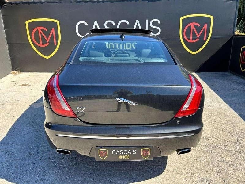 Usado Jaguar XJ 275 HP (202 kW) 2015 Cinzento Sedan