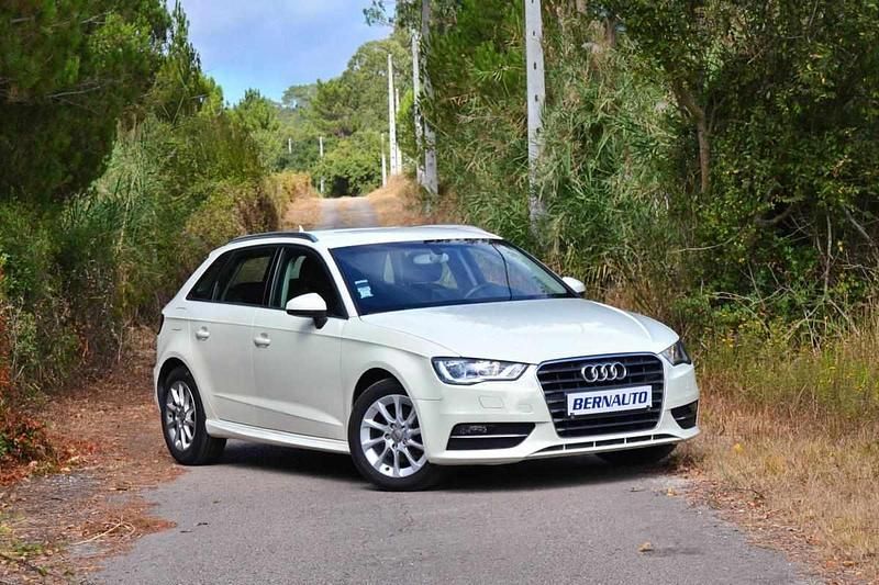 Branco Usado 2014 Audi A3 Sportback Citadino | € 15.900 (Preço elevado) - Imagem 1/4