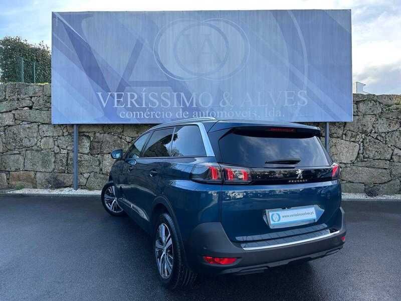 Usado Peugeot 5008 Allure 130 HP (95 kW) 2020 Azul Monovolume