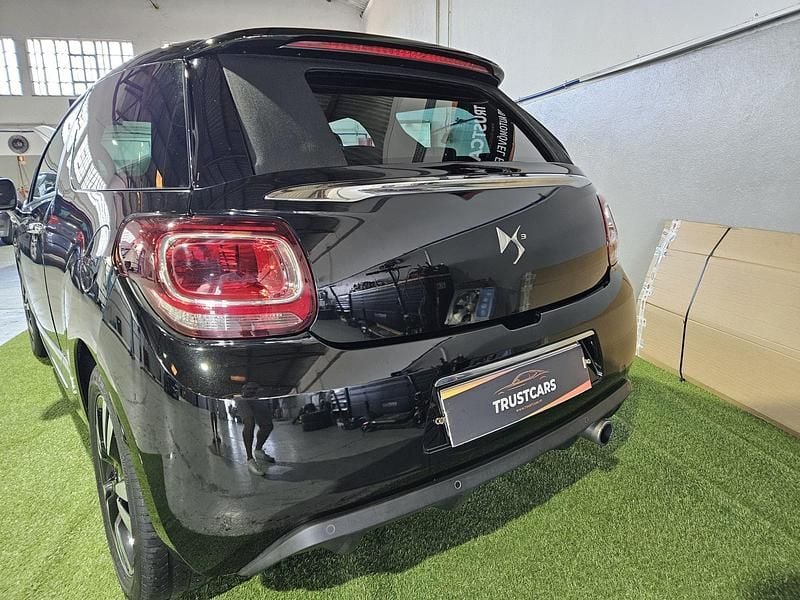 Usado Citroën DS3 Cabriolet Chic 82 HP (60 kW) 2013 Preto Cabrios