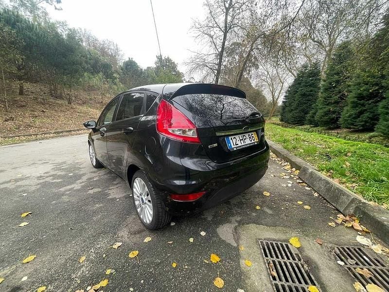 Usado Ford Fiesta Titanium 90 HP (66 kW) 2009 Sedan