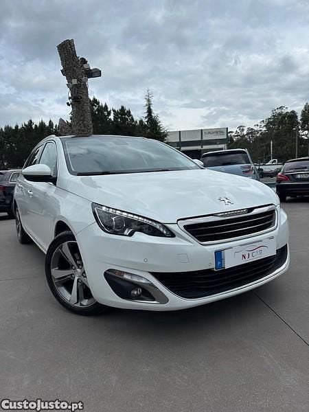 Branco Usado 2016 Peugeot 308 Allure Sedan | € 10.900 (Preço justo) - Imagem 1/1