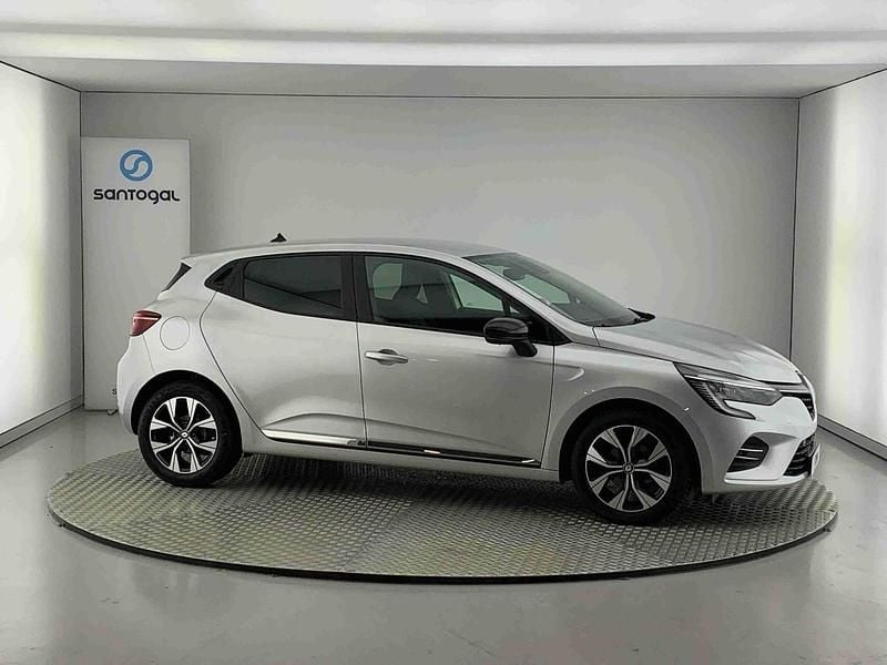 Cinzento Usado 2023 Renault Clio V Evolution Citadino | € 16.990 (Preço justo) - Imagem 1/4