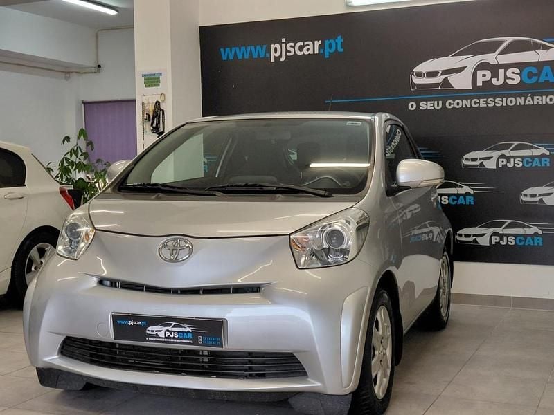 Cinzento Usado 2009 Toyota iQ Citadino | € 7.590 (Bom preço) - Imagem 1/4