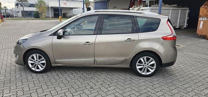 Usado 2012 Renault Scénic III Sedan | € 6.500 - Imagem 1/4