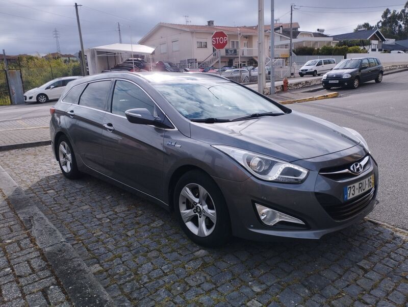 Cinzento (metalizado) Usado 2012 Hyundai i40 Classic Carrinha | € 9.990 - Imagem 1/4