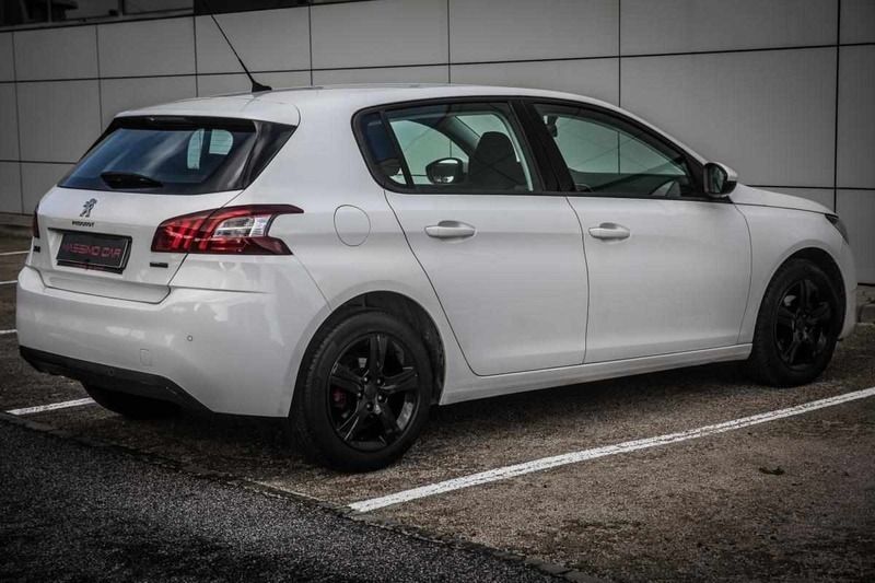 Branco Usado 2015 Peugeot 308 Citadino | € 10.990 (Preço justo) - Imagem 1/4