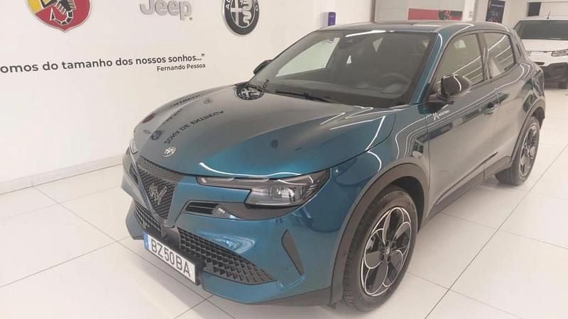 Azul Novo 2025 Alfa Romeo Junior SUV | € 32.500 - Imagem 1/4