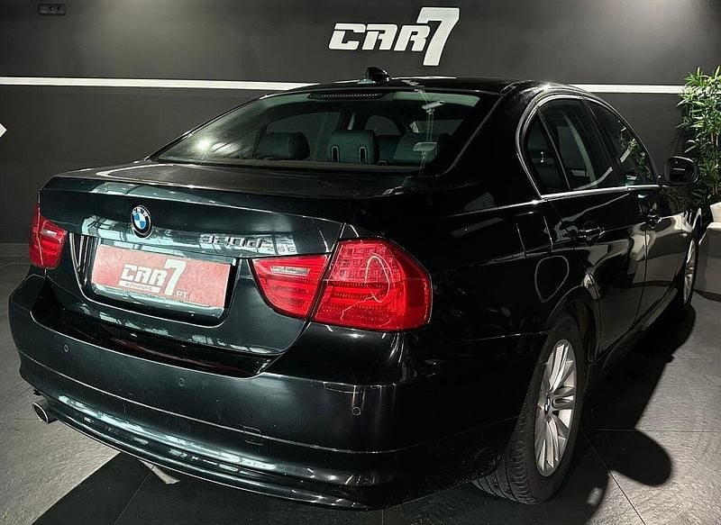 Usado BMW 320 177 HP (130 kW) 2009 Preto Sedan