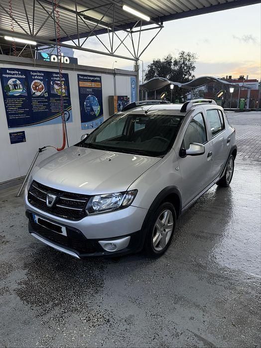 Usado Dacia Sandero Stepway 90 HP (66 kW) 2013 Sedan