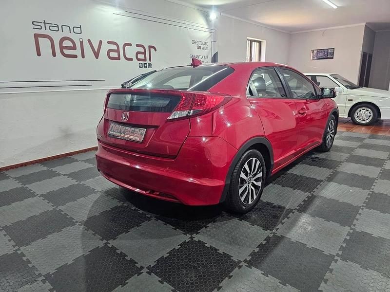 Usado Honda Civic 120 HP (88 kW) 2014 Vermelho