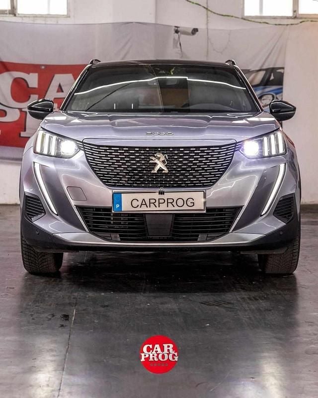 Usado Peugeot e-208 114 kW (156 HP) 2023 Cinzento Citadino
