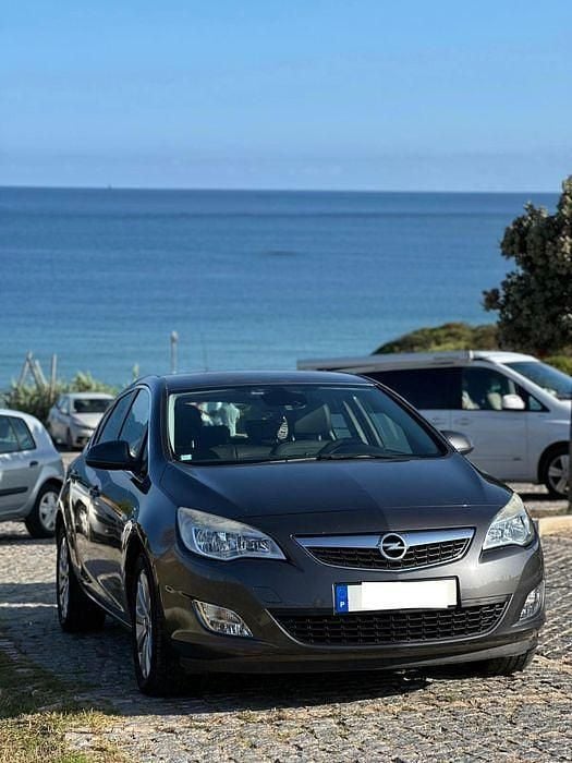 Usado Opel Astra 125 HP (91 kW) 2010 Sedan