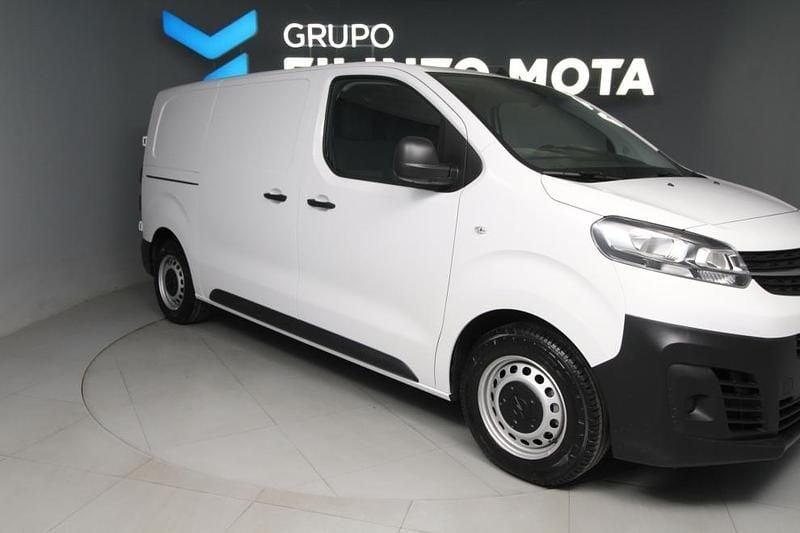 Branco Novo 2024 Opel Vivaro-e Combi Van | € 28.990 - Imagem 1/1
