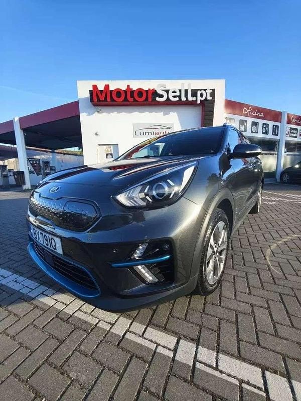 Cinza escuro Usado 2021 Kia e-Niro Premium SUV | € 24.400 (Preço justo) - Imagem 1/4