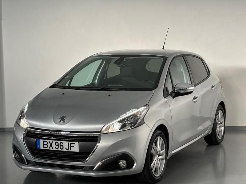 Cinzento Usado 2017 Peugeot 208 Citadino | € 8.490 (Bom preço) - Imagem 1/4