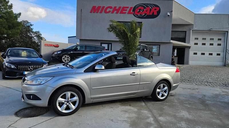 Cinzento Usado 2009 Ford Focus Sedan | € 11.999 - Imagem 1/4