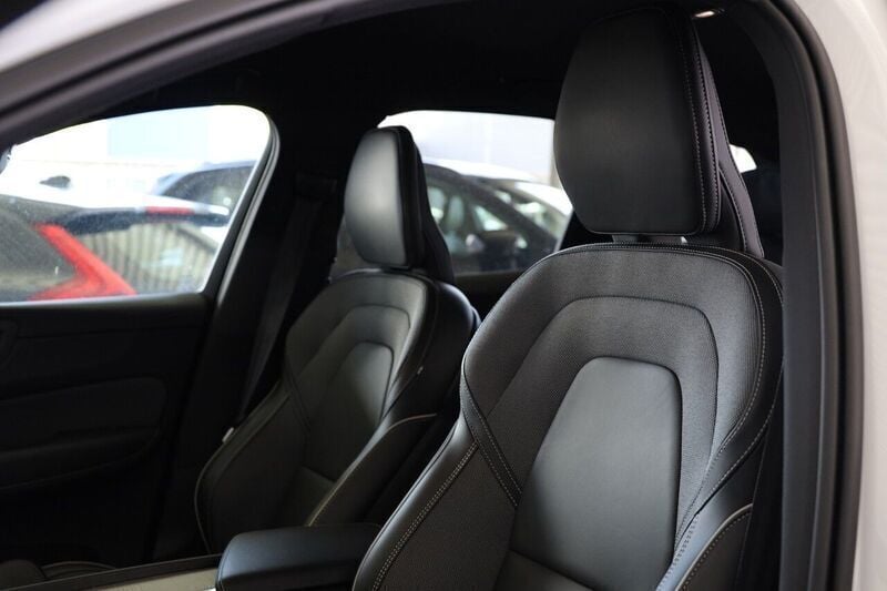 Usado Volvo XC60 Plus 197 HP (144 kW) 2023 Branco SUV