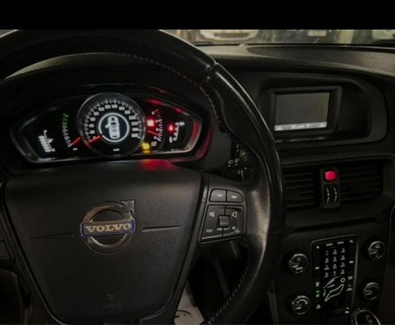 Usado 2015 Volvo V40 Carrinha | € 11.250 (Preço justo) - Imagem 1/3