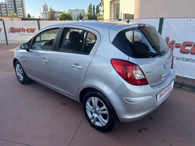 Usado Opel Corsa 85 HP (62 kW) 2011 Cinzento Citadino