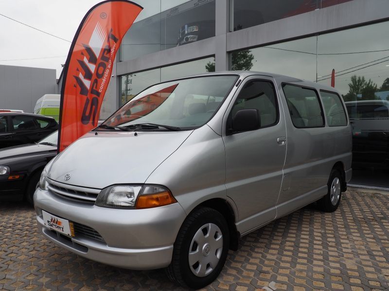 Vendido Toyota HiAce 9 Lugares - Carros usados para venda