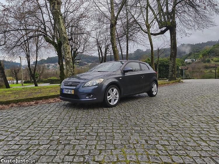 Cinza Usado 2009 Kia Ceed Citadino | € 6.950 (Caro) - Imagem 1/1