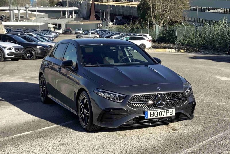 Cinzento Novo 2024 Mercedes A200 Citadino | € 41.900 (Preço justo) - Imagem 1/4