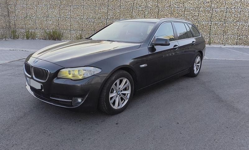 Usado 2013 BMW 520 Luxury Line Carrinha | € 14.500 (Bom preço) - Imagem 1/4