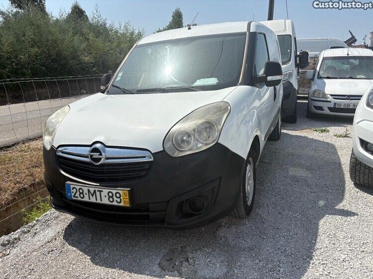 Branco Usado 2012 Opel Combo Monovolume | € 6.800 - Imagem 1/1