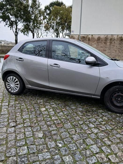 Usado Mazda 2 Comfort 75 HP (55 kW) 2011 Citadino