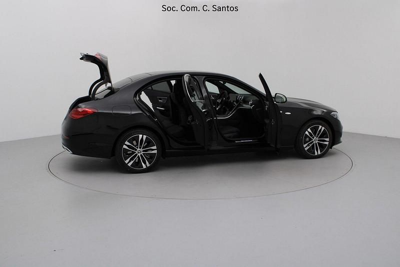 Usado Mercedes C300 Avantgarde 326 HP (239 kW) 2025 Preto Sedan