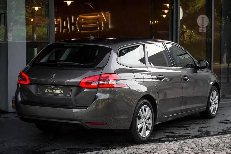 Usado Peugeot 308 SW Active 130 HP (95 kW) 2019 Cinza antracite Carrinha