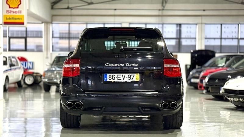 Usado Porsche Cayenne Turbo 500 HP (367 kW) 2007 Preto SUV